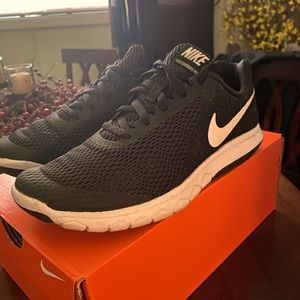 Nike running shoes. Women’s size 7, Excellent condition only worn a few times.